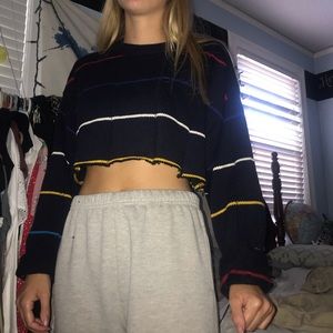 Super cute distressed sweater 🦋